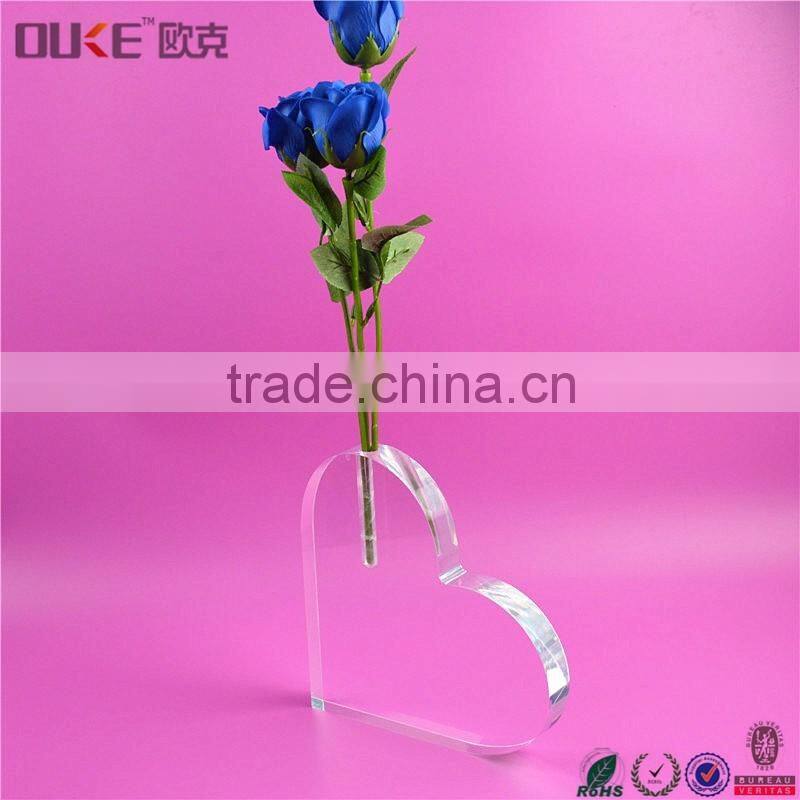 fashion design heart shaped clear acrylic vase