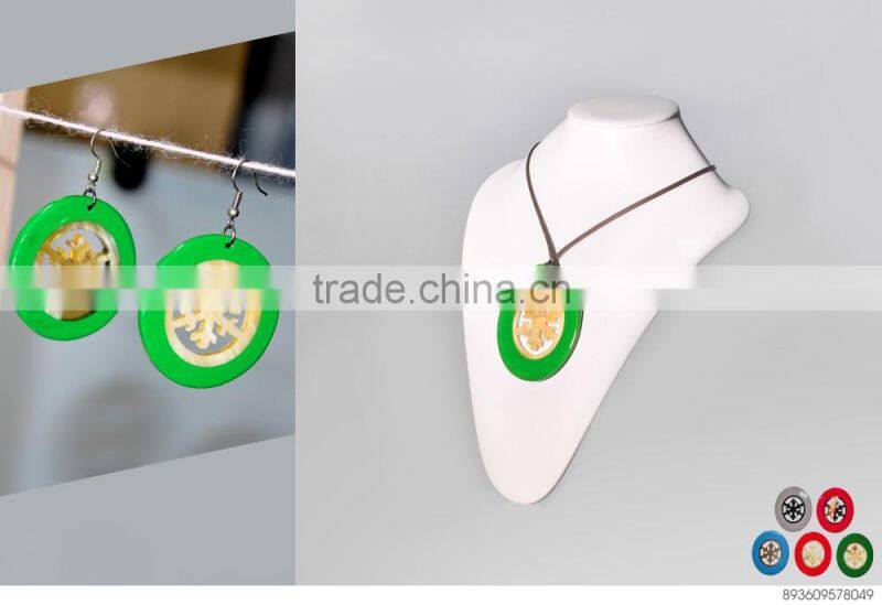 Set of necklace and earrings, made of natural horn and lacquer in Vietnam code: KS_VTC15