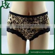 Forming a seamless lady underwear sexy girls with animals