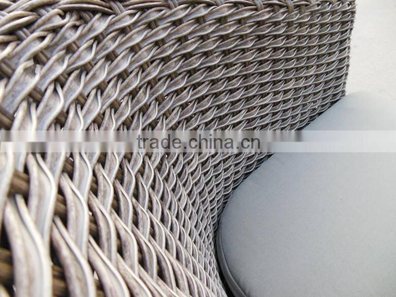 GOOD SELLING RATTAN DINING TABLE