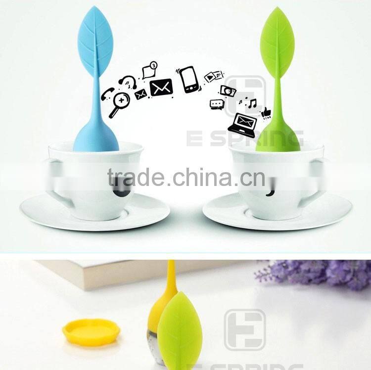 Submarine shaped silicone tea hold