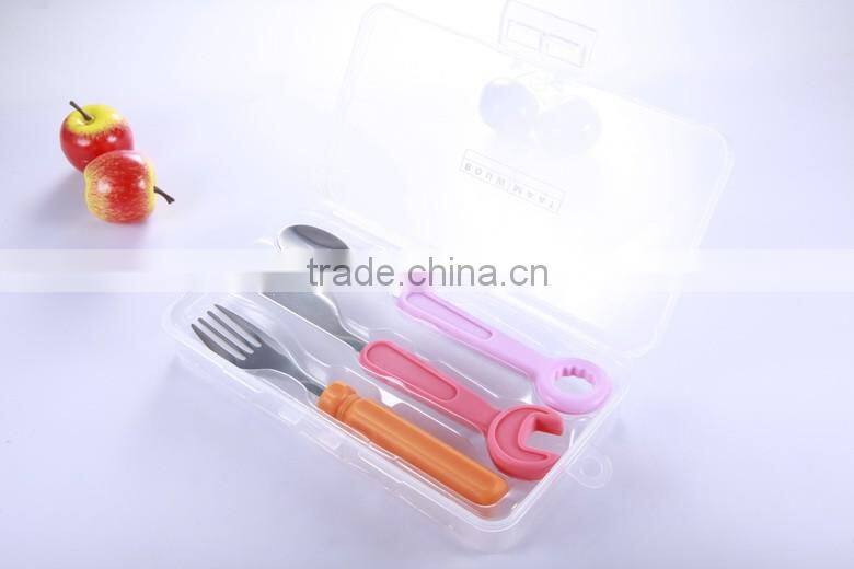 2016 New design Silicone baby safe cutlery set with two different colors , cheap items wholesale