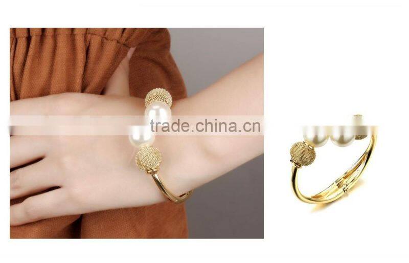 latest design girls top expandable pearl ball bracelet with 18K yellow gold plated
