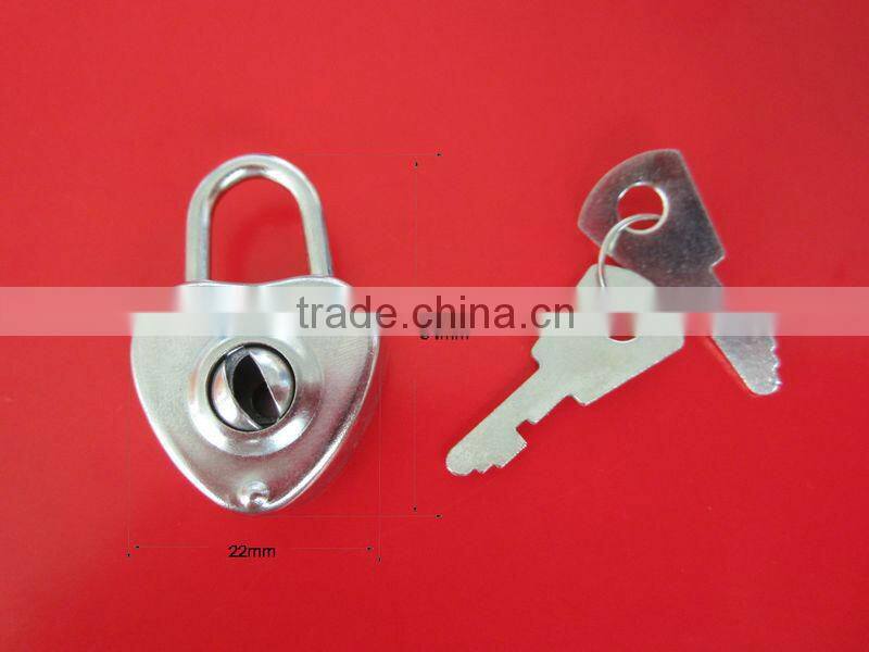 Fasion metal hang lock in heart shape for sale