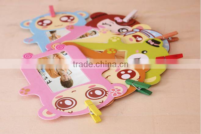 Paper photo frame with cutout paper lace