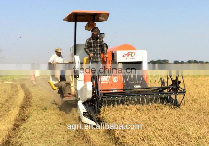 Mini agricultural machine of rice and wheat harvester