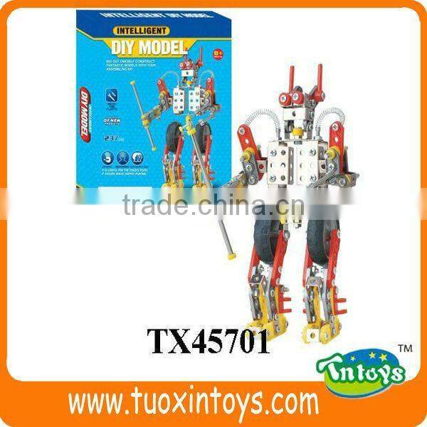 2013 hot sell B/O robot toy with light and music