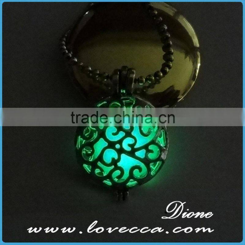 Best gift luminous pendant necklace hollow floating glow in the dark luminous necklace locket