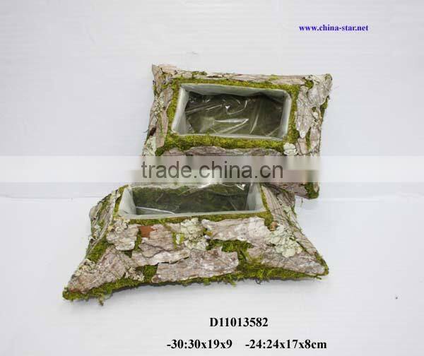 cemetary flower pot made of moss