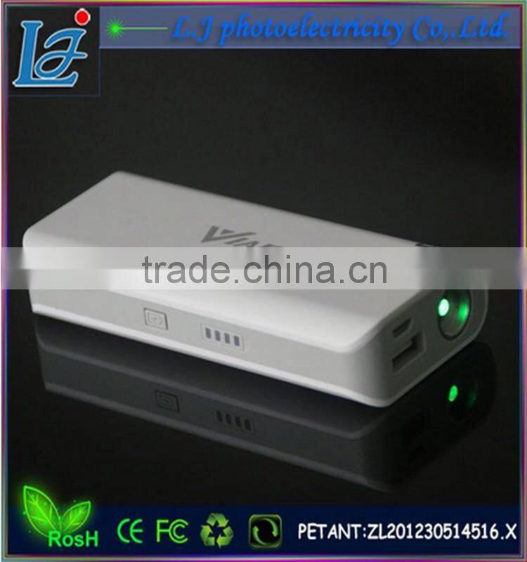 Newest Design Universal 5200mAh Power Bank with Green Laser Pointer