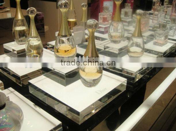acrylic/plexiglass perfume case/display stand