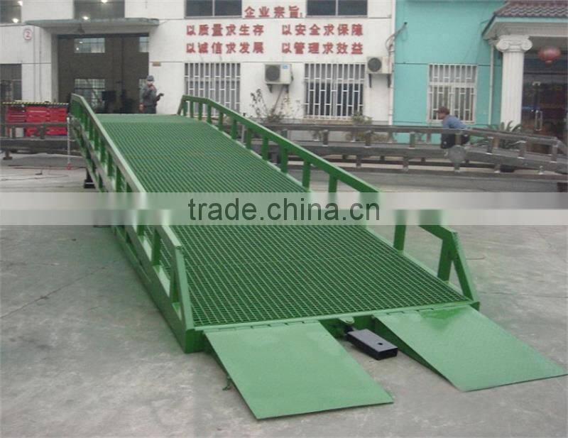 Hydraulic Movable Leveler Dock Ramp For Forklift Working With Container