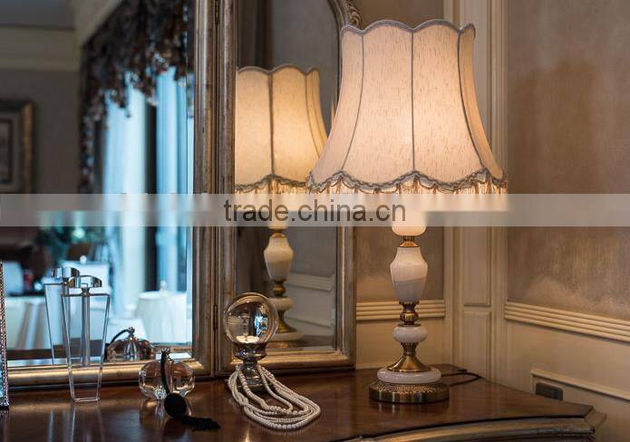 White jade golden metal European style table lamp