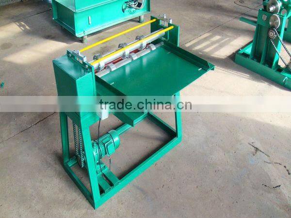 Simple iron sheet slitting machine