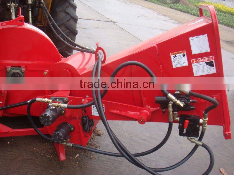 Self-feeding hydraulic wood chipper with CE