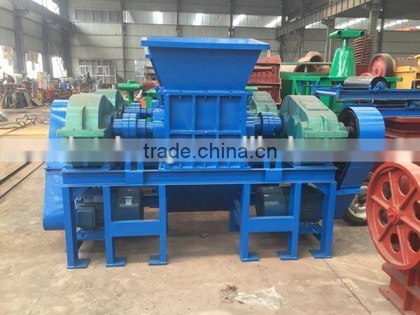 Solid waste shredding machine