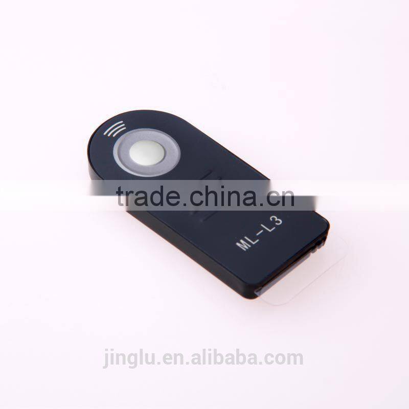 Battery Grip for Nikon D7000 as MB-D11 + 2 battery holders + ML-L3