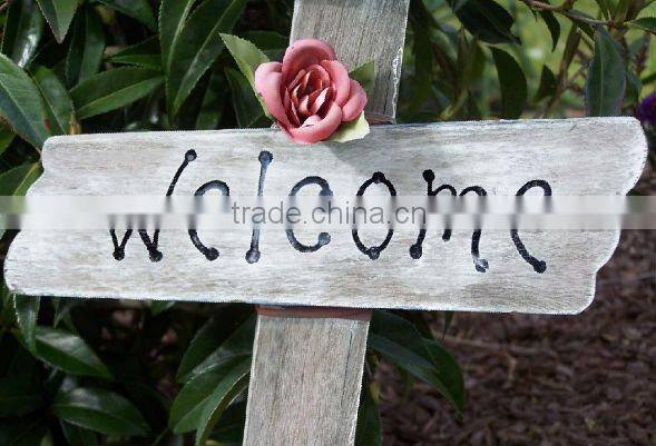 Metal wire cloth rack stand in house P-1315