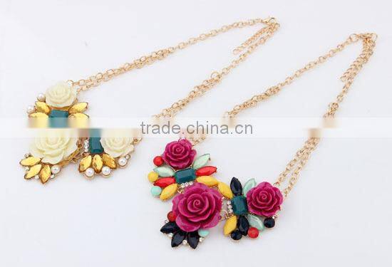 New Hot Selling Flower Choker Collar Vintage Pendant Statement Necklace Women