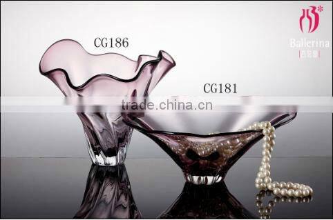 Blown glass plates and bowls Table Decoration In Restaurant