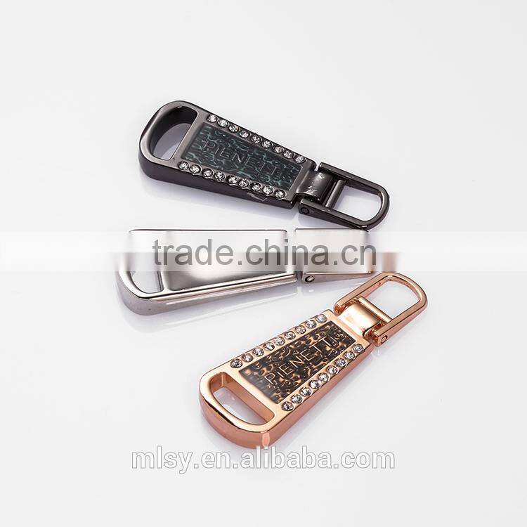 Fancy custom da logo on zipper puller with diamond Brightness B1-80023