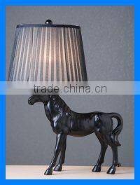 China Manufactory supply modern home furniture handicrafts Resin indoor lamps