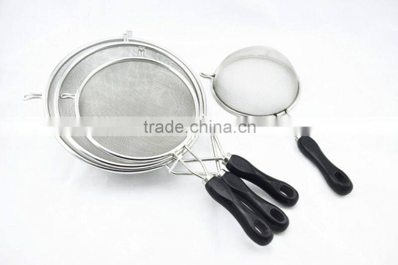 Stainless steel mesh strainer with black plastic handle