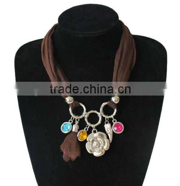 2014 fabirc cloth scarf with charm