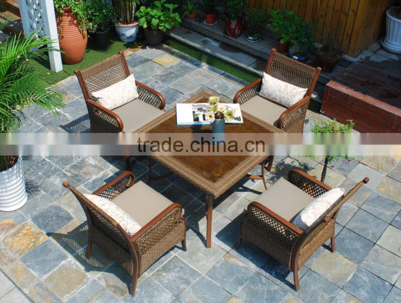 Wholesale Excellent Waterproof Garden Outdoor Wicker Furniture Table Set