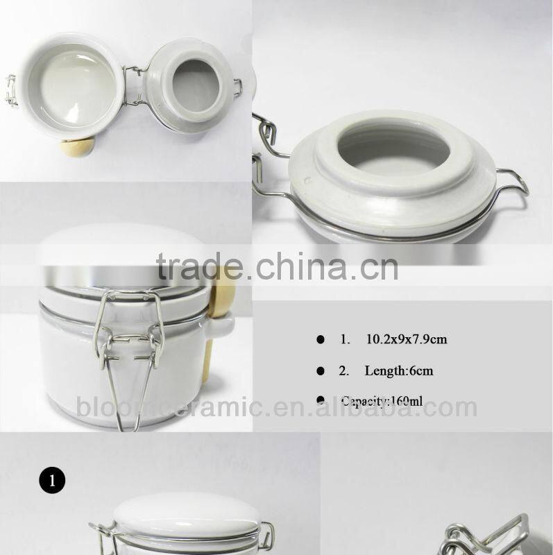 Porcelain seal pot with scoop