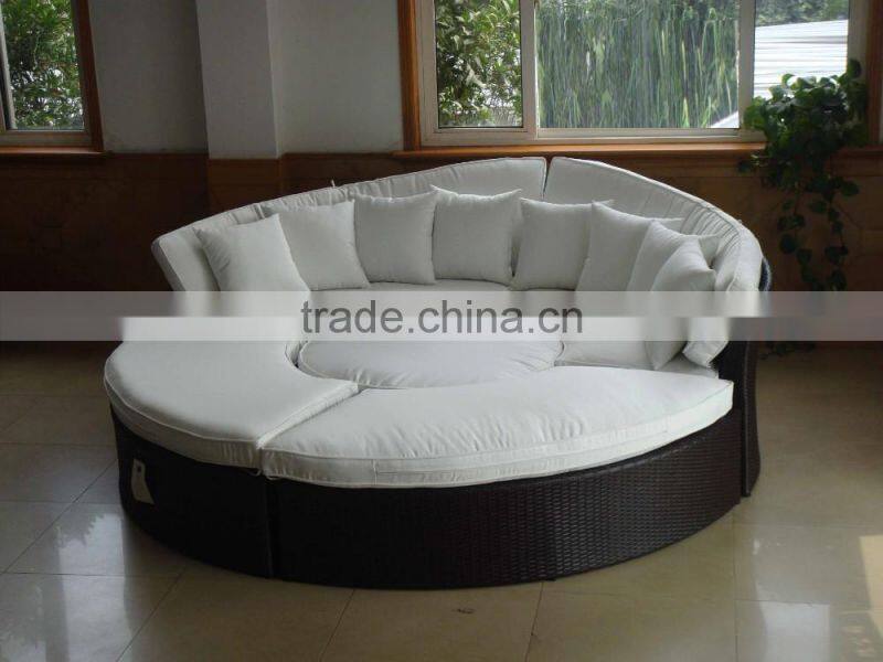 Nestrest Shaped Rattan daybed For Swimming Pool Furniture