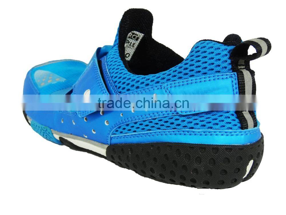 2015 New Design Fashion Flexible No Lace Running Shoe
