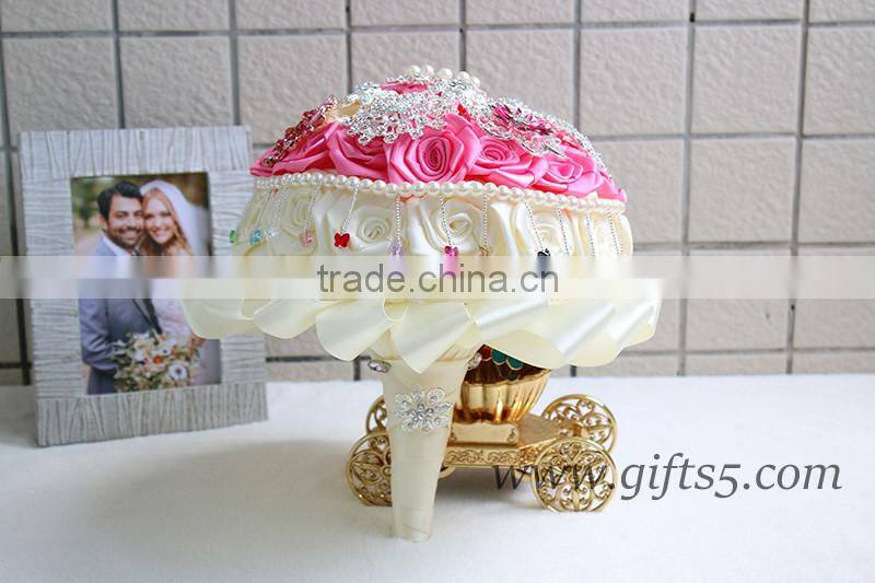 Elegant Lovrly white and pink wedding bouquet with Crystal bead curtain