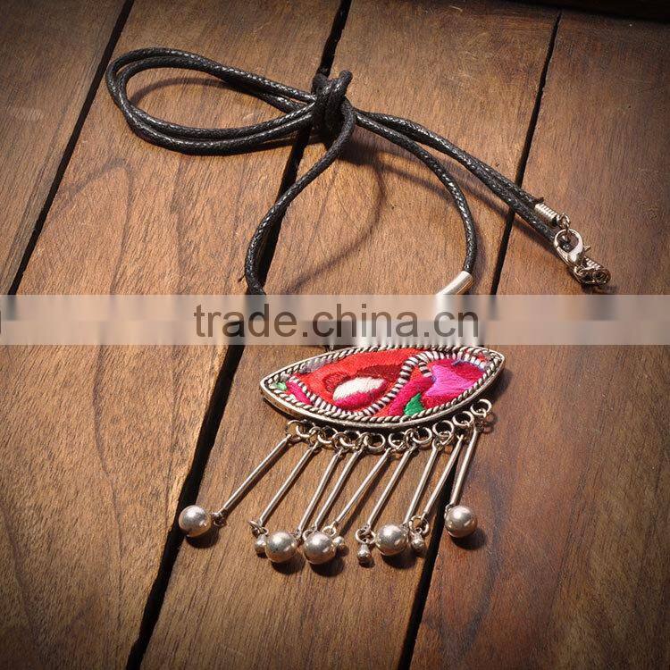 2016 new arrival embroidered necklace national necklace