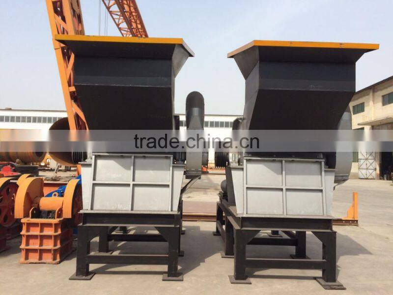 Aluminum cans crusher for crushing iron can and aluminum can