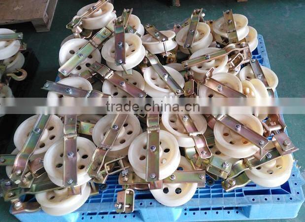 Hook type cable pulley