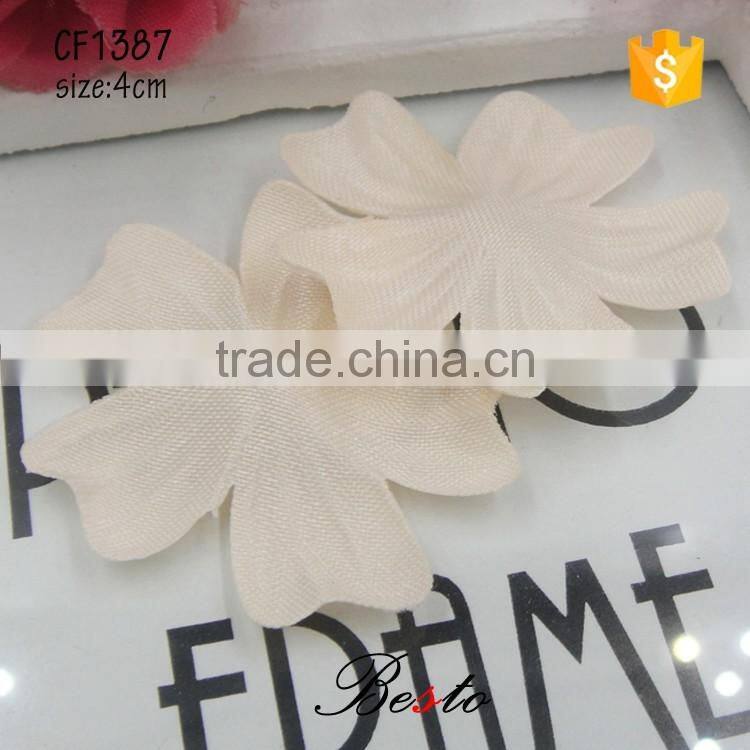 Popular decorative satin ivory flower petals decoration