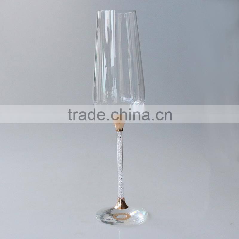2015 New Design Crystal Drinking Wine Glass with Diamond Stem