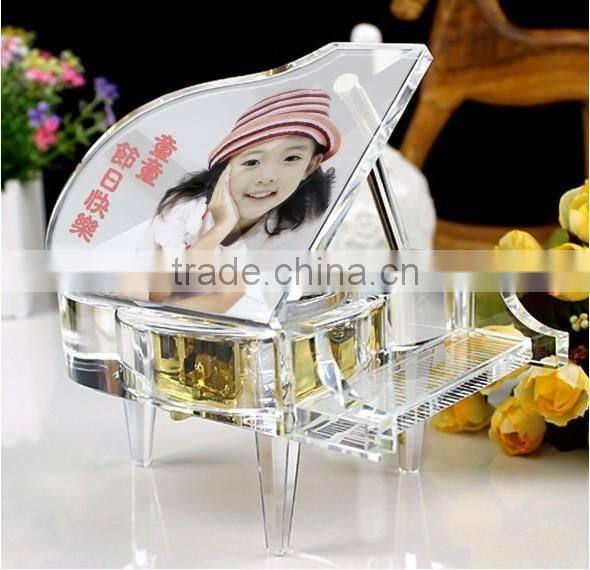 Beautiful Crystal Piano Music Box With Picture For Souvenirs