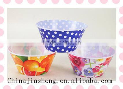 mini plastic salad bowl with lid for children