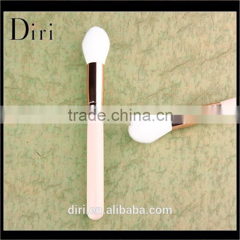 Flame shape wooden handle synthetic hair concealer brush