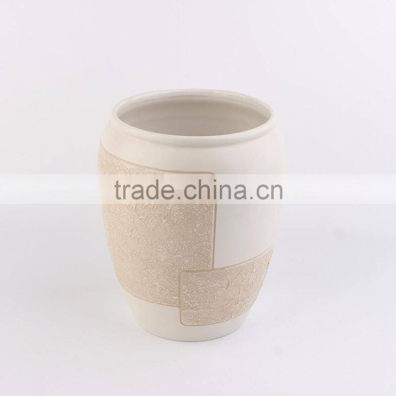 Cream-colored elegant hand-painted ceramic bathroom accessories home decoration