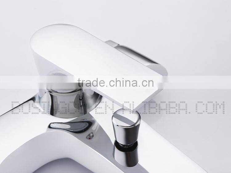 China Wholesale Fashionable Style Easy Usage Brass And Chrome Hand Shower