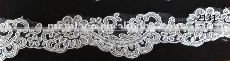 2015 beautiful white chantilly lace from china