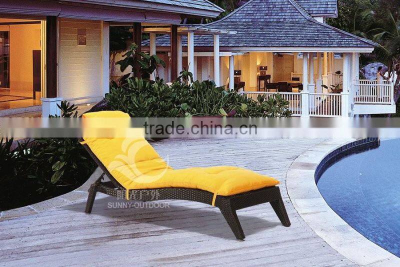 China Manufacturer High Quality Rattan Wicker Beach Lounge Chairs