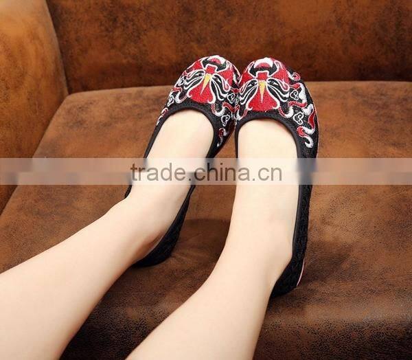 Women Casual Slip on Old Beijing Lace Shoes Chinese Opera Mask Embroidered Ladies Cotton Flats Good Quality No logos