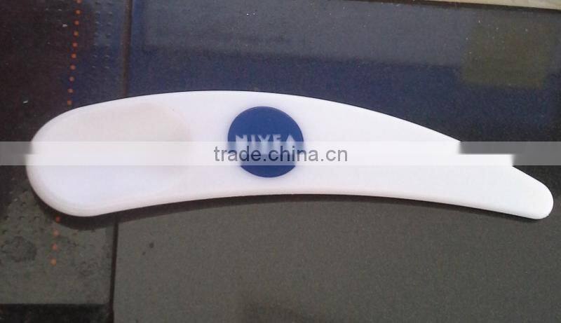 6cm white spatula with gold logo bp cosmetic cream moon falcate shape plastic Mask spatula