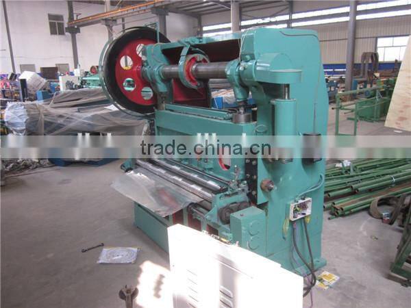 Expanded metal mesh machine