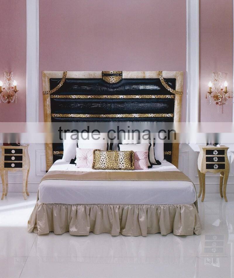 Baroque Style Amazing Black Pearl Decorated Magazine Rack and Side Table Set