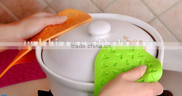 Wholesale new creative love heat pad anti-scald restaurant placemats silicone coasters
